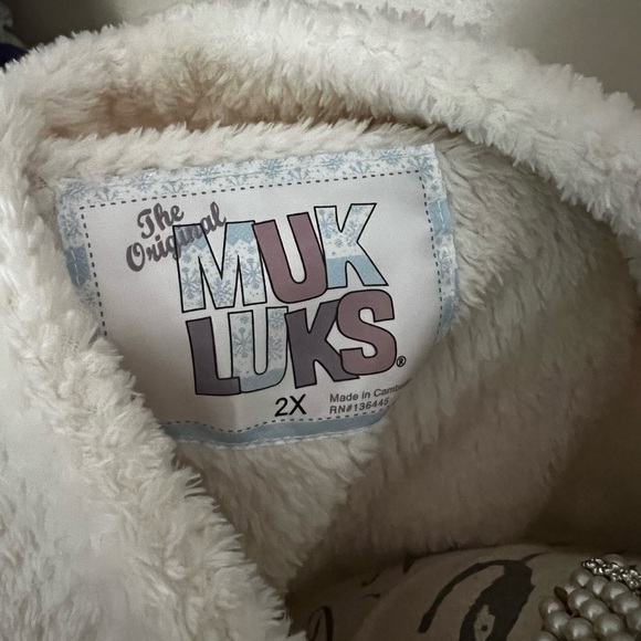 Muk Luks Womens 2X Pullover
Soft Fleece Funnel Neck
Drawstring Top White - Picture 5 of 5